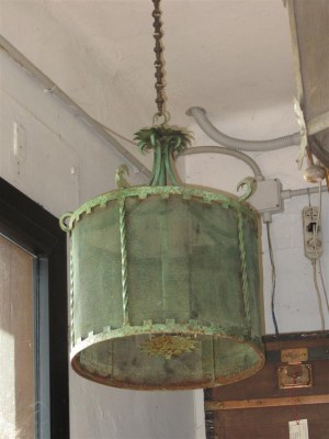 Lampadario in ferro e rete